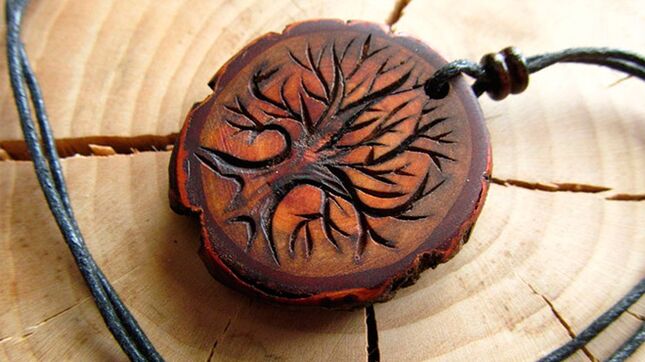 amuleto de madeira para dar sorte